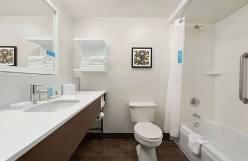 South Portland House | Ideal Location! 2 Comfortable Units, Free Breakfast, Pets Allowed!