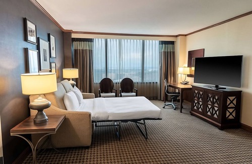 Alexandria West Hotel | Ideal Location! Indoor and Outdoor Pool, Pet-Friendly Property, Parking Onsite!