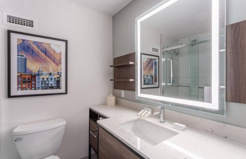 Emeryville Hotel | Ideal Location! Onsite Parking, Pets Allowed, Near Berkeley Art Museum