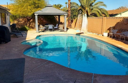 Chinatown House | Ideal location, quiet, clean, game-room, piano, just minutes west of the Strip