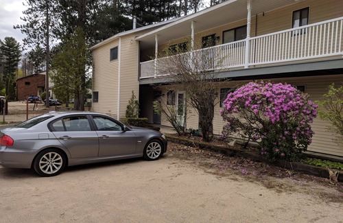 North Conway Condo | Ideal location - Walk to Settler's Green Shops, Restaurants Pets OK.