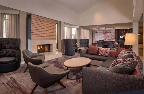Columbia Hotel | Ideal Mix of Comfort and Value! Indoor Swimming Pool, Pets are Welcome!