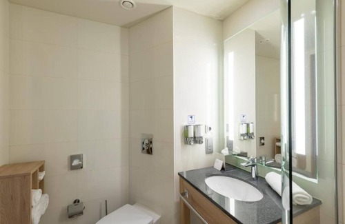 Mitte Hotel | Ideal Mix of Comfort and Value! 2 Centrally Located Units Steps Away From Berlin