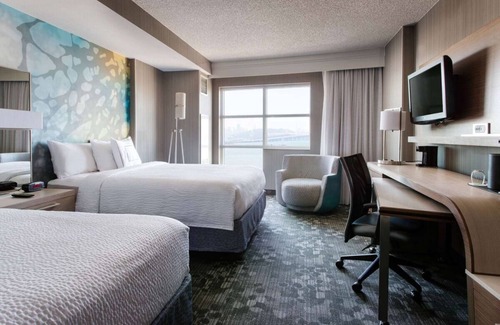 Emeryville Resort | Ideal Mix of Comfort and Value! w/Pool, Short Drive to Children’s Fairyland!