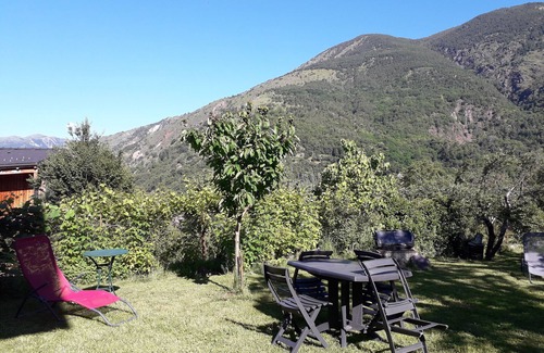 Valdeblore House | Ideal, quiet, independant house, T3 duplex+gd fenced garden 300m from village center