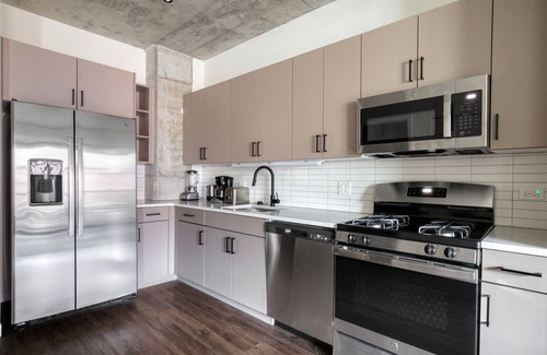 Killgubbin Apartment | Ideal River North 1BR w/River North 1BR w/Pool, nr Riverwalk & L, by Blueground