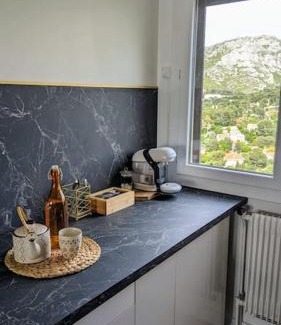 La Panouse Apartment | Ideal Sea View, Near Calanques &Vélodrome -Parking