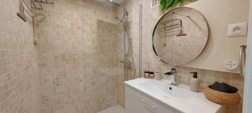 La Panouse Apartment | Ideal Sea View, Near Calanques &Vélodrome -Parking