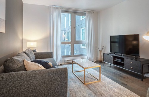 Mid-Market Apartment | Ideal SoMa 1BR w/ Rooftop, W/D, BBQ, near Muni, by Blueground