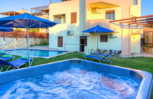 Prines Villa | Ideal villa for large groups! Private pool, Hot Tub! 5 min away from Rethymno!