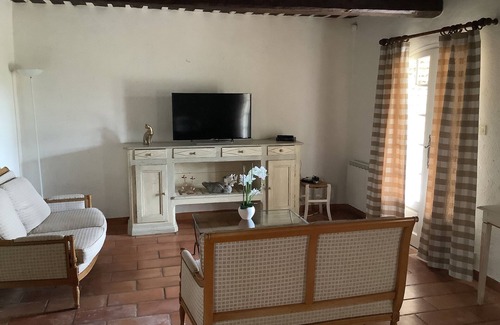 Cabrieres-d'Avignon Other | Ideally located apartment with swimming pool, breathtaking view of Gordes, Mont du Lubéron