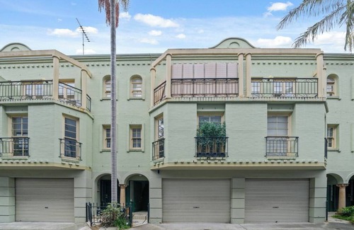 Ultimo House | Ideally located 3 BR (Parking)/Central-10 min walk