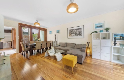 Ultimo House | Ideally located 3 BR (Parking)/Central-10 min walk