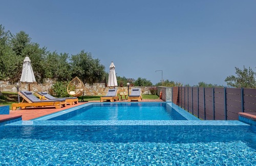 Spilia Villa | Ideally located, Villa katerina with salted Heated pool,to explore West Crete!
