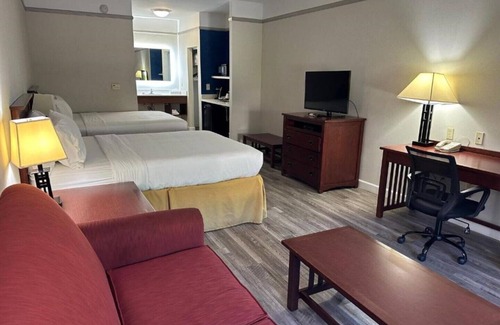 Bonita House | Ideally situated just outside of Los Angeles!