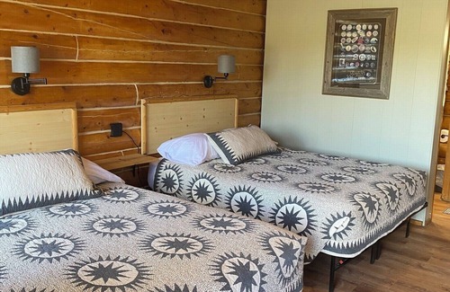 Tok Cabin | Iditarod Cabin-Modern Comfort in the Last Frontier (For families or casual travelers)