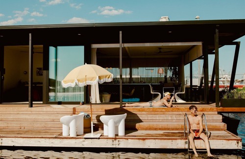 Lakes Entrance Boat Rental | Idle Lake House Floating Dockside Accommodation
