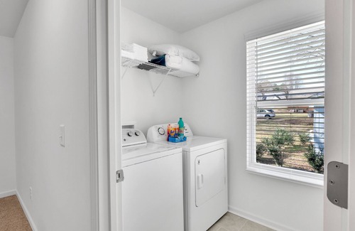 Charlotte House | Idlewild South Spacious~ 4BR + 6 Min drive Uptown
