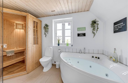 Øhuse House | Idyll with thatched roof in Vedersø Klit offer its vacation guests everything they want for a nice s