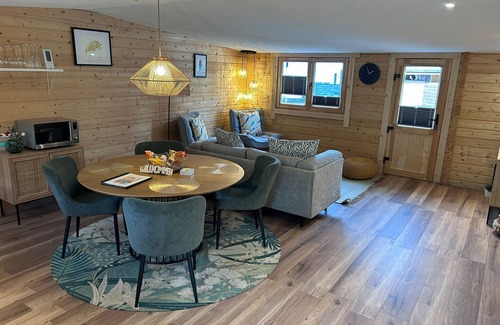Vitznau Cottage | Idyllic 2-bedroom cottage in stunning Vitznau with Lake & Mountain views + WiFi