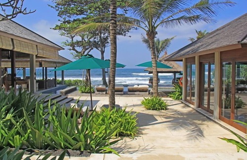 Ketewel Villa | Idyllic 4BR Beach Front Villa Set In Pabean Beach! 9Min Drive To Bali Safari!