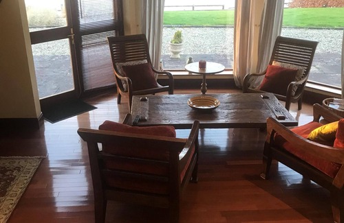 Whitegate House | Idyllic and Unique House on the Lake