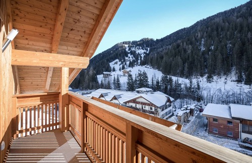 San Martino in Badia Apartment | Idyllic Apartment "Kronplatz" with Balcony, Garden & Wi-Fi