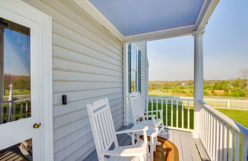 Appomattox House | Idyllic Appomattox Home w/Porch & Rocking Chairs!