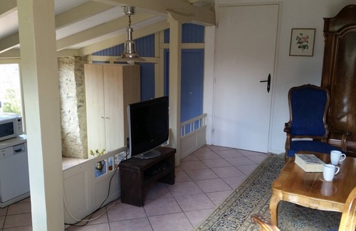Roquetaillade House | Idyllic Bergerie with views, NEW heated saltwater pool and 6ac beautiful grounds