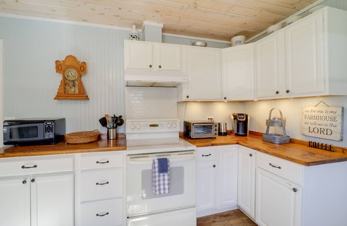 Roan Mountain House | Idyllic Blue Ridge Mountain Home on 26-Acre Farm