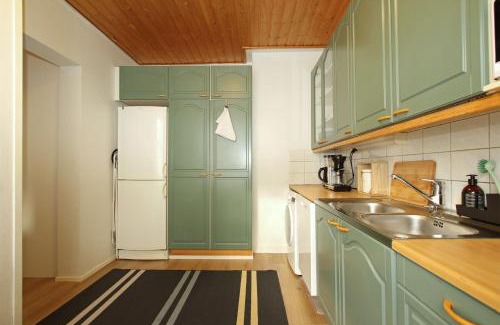 Pori Apartment | Idyllic central wooden house apartment