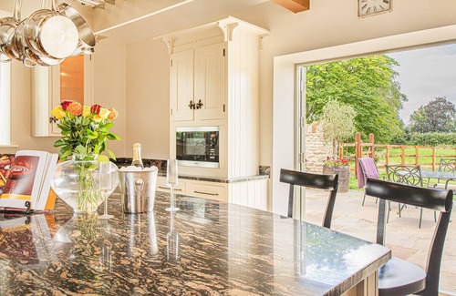Chippenham House | Idyllic Cotswold Barn with Stunning Views, Designer-Chefs kitchen & Hot Tub Hire