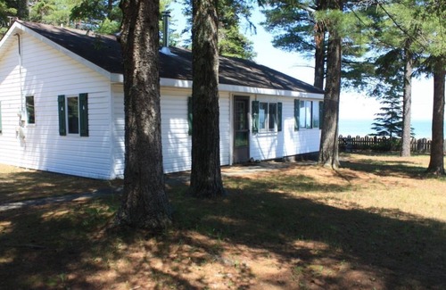 Bois Blanc Island House | Idyllic cottage on Bois Blanc Island's Snow Beach