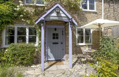 Zeals House | Idyllic Cottage in Dorset Garden & Parking