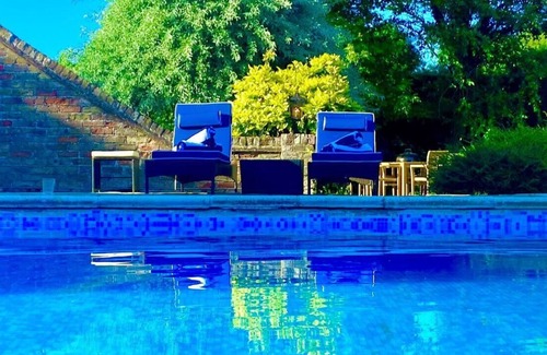 Twywell Cottage | Idyllic Country Retreat with Wow Views & Lush Pool