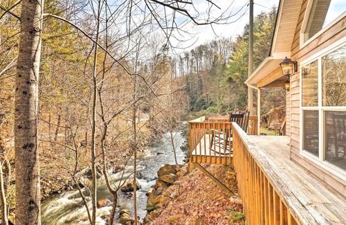 Bryson City House | Idyllic Creekside Bryson City Gem with Hot Tub!