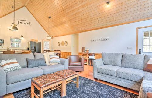 Bryson City House | Idyllic Creekside Bryson City Gem with Hot Tub!