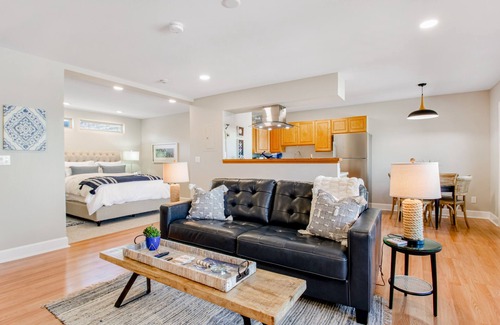 Port Angeles Hotel | Idyllic downtown studio with water views, free WiFi, full kitchen & modern touch