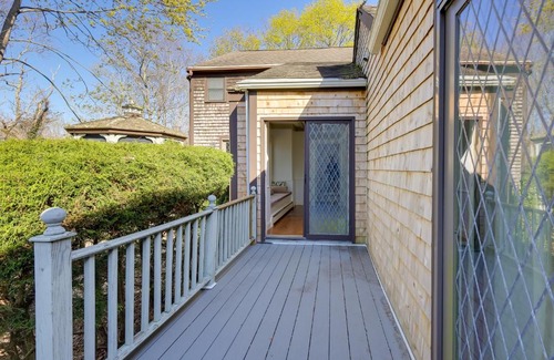 East Sandwich House | Idyllic Escape with Deck in East Sandwich!