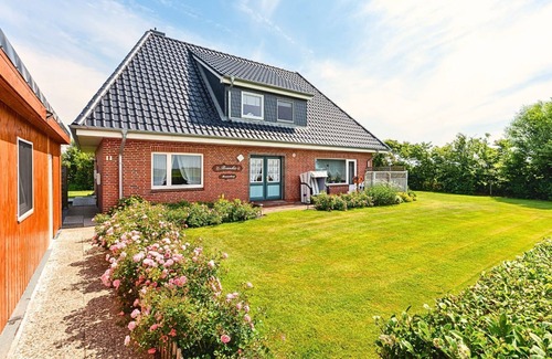Midlum Apartment | Idyllic family vacation at Ferienhof Bruhn with numerous leisure activities
