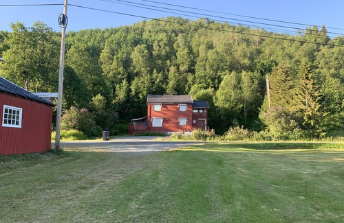 Knapplund RV Rental | Idyllic fishing location in Målselva for camping and parking