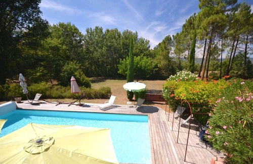Roussillon Apartment | Idyllic!