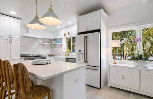 Longbeach Village House | Idyllic garden oasis right next to most beautiful, quiet Whitney beach.