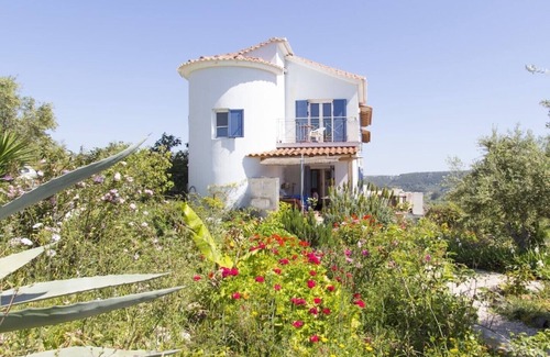 Messinia Villa | Idyllic Gialova apartment overlooking Navarino Bay. 3mins drive to the beach