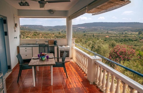 Messinia Villa | Idyllic Gialova apartment overlooking Navarino Bay. 3mins drive to the beach