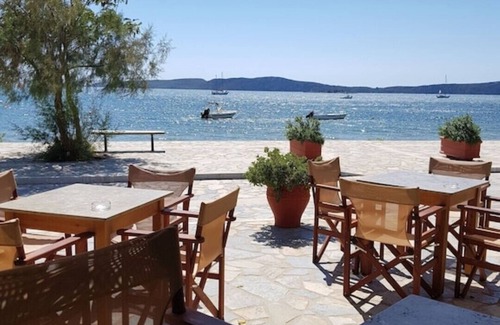 Messinia Villa | Idyllic Gialova apartment overlooking Navarino Bay. 3mins drive to the beach
