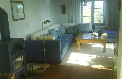 Osterhever House | Idyllic half of the thatched house with wood-burning stove (dogs welcome)