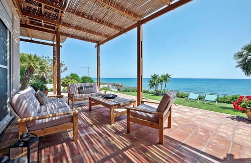 Keratokambos House | Idyllic holiday home right on the beach