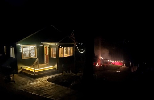 Syracuse Cottage | Idyllic Lake Cottage on Papakeechie Lake
