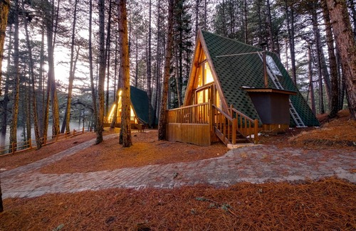Tosya House | Idyllic Retreat in Lakeside Complex in Dipsiz Lake
